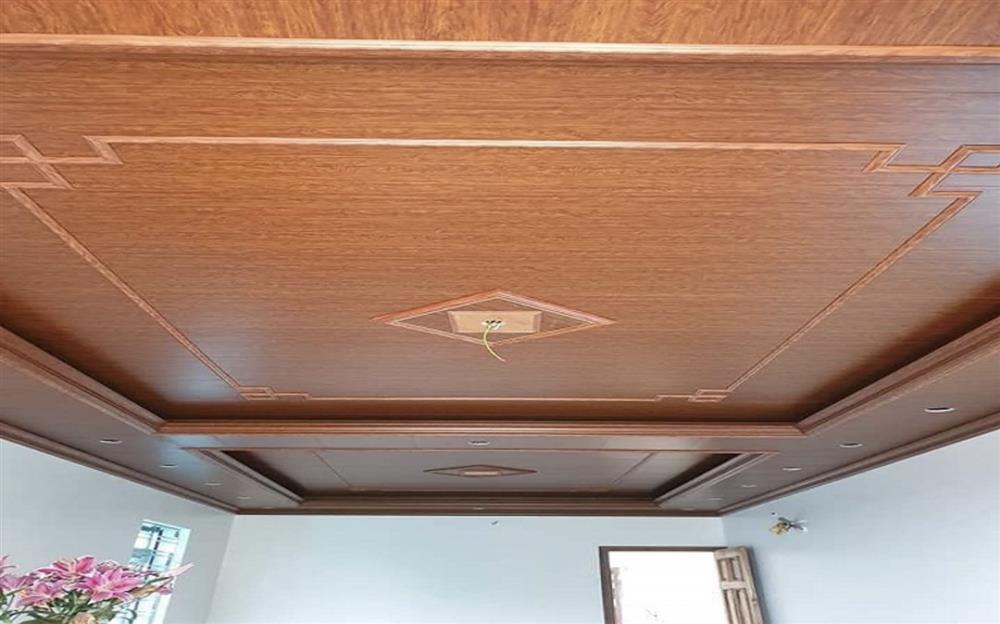 Tấm nhựa PVC trần nhà thường có hoa văn hoặc đường viền trang trí